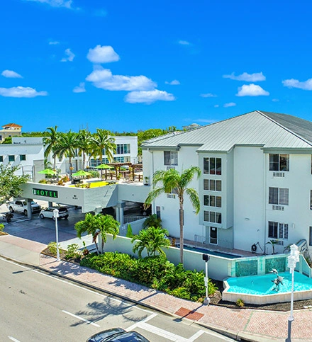 Naples Park Central Hotel — photo 8 of 56