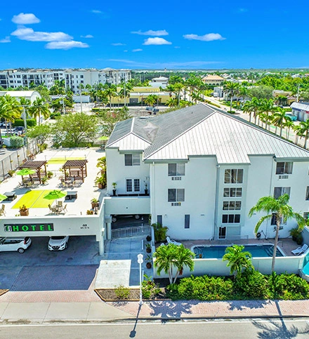 Naples Park Central Hotel — photo 12 of 56