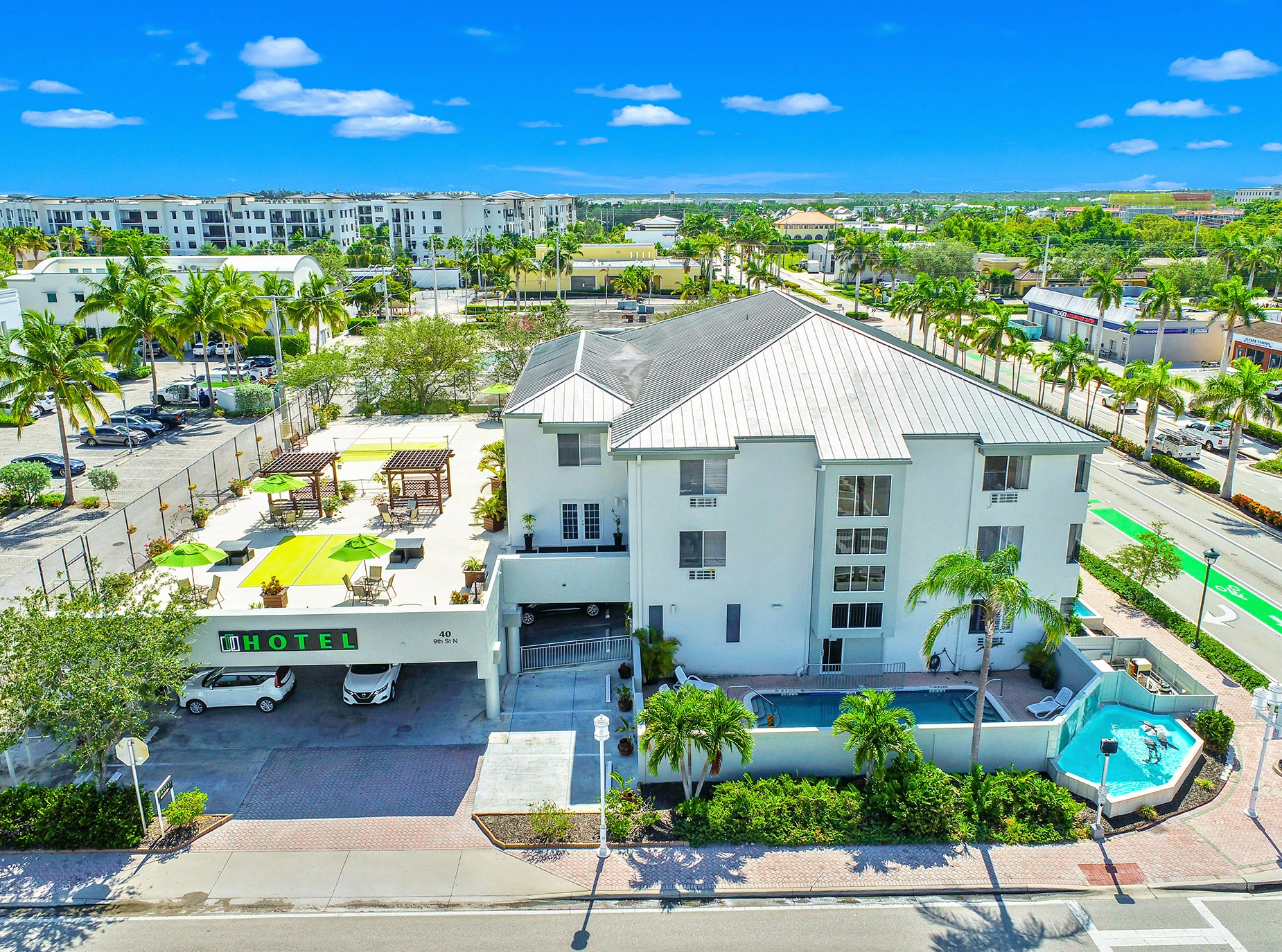 Naples Park Central Hotel Exterior