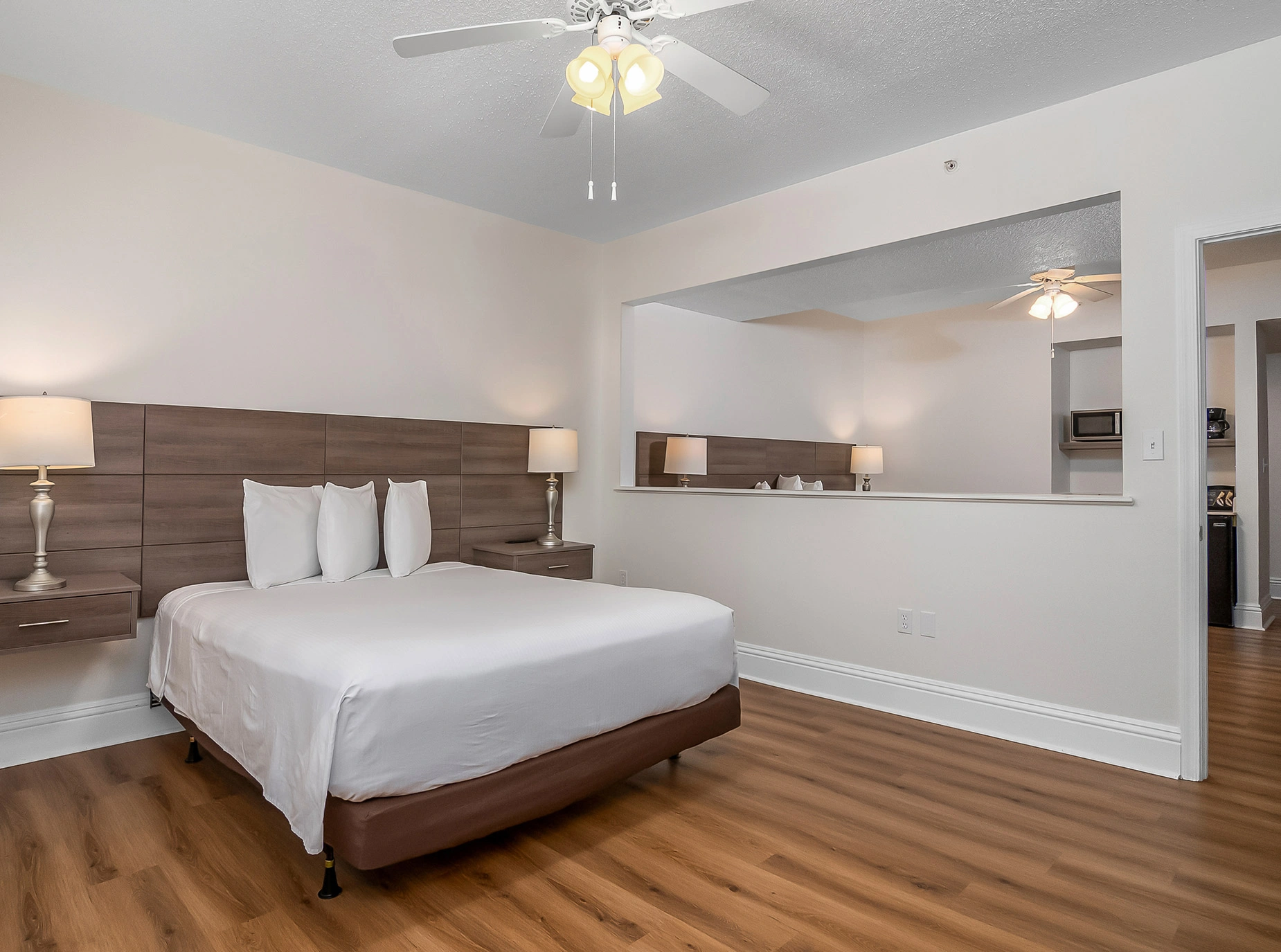 2 Queen Size Beds